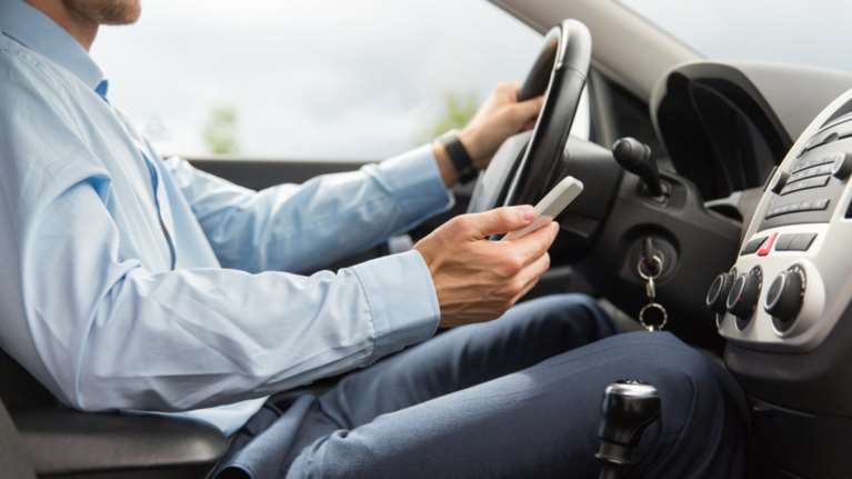 Εχασε τη ζωή του γιατί αυνανιζόταν ενώ οδηγούσε