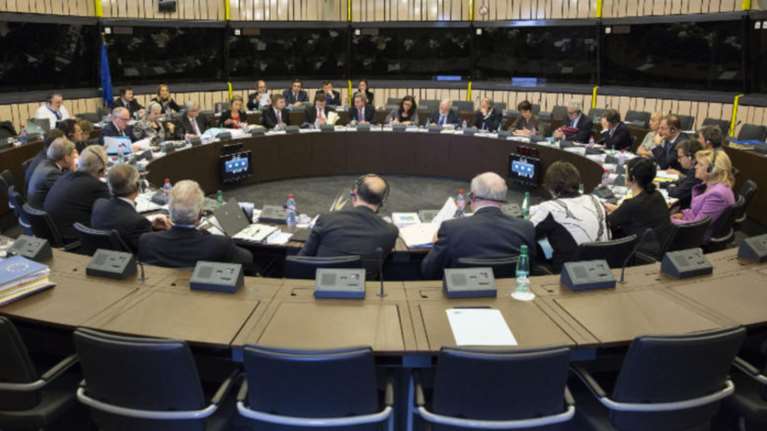 Τα διεθνή ΜΜΕ «πυροβολούν» την Ελλάδα για τη Σένγκεν