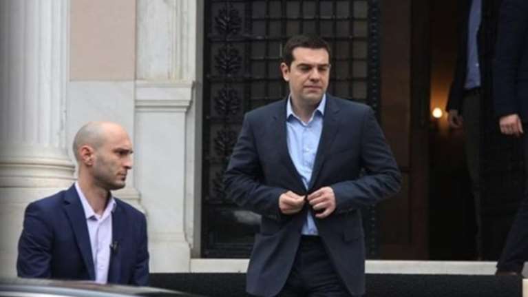 Η κυβέρνηση παγιδευμένη στο &quot;τετράγωνο&quot; των Βερμούδων