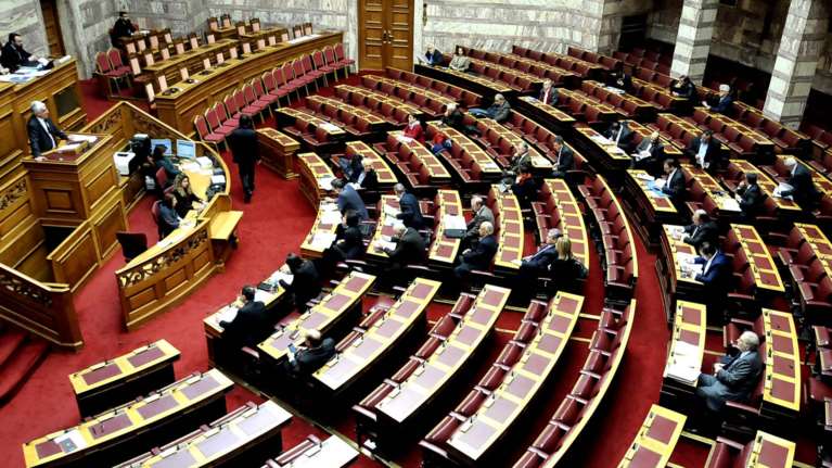 Η συζήτηση στη Βουλή για τις τηλεοπτικές άδειες