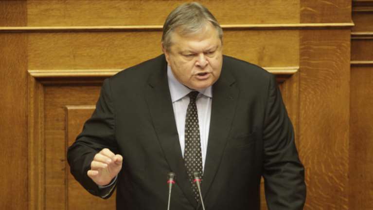 Βενιζέλος: Τάφος της κυβέρνησης η αδειοδότηση καναλιών