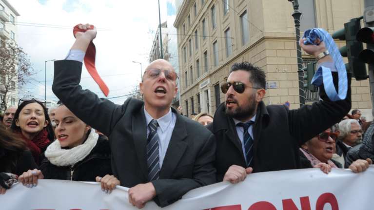 Παρατείνουν οι δικηγόροι την αποχή λόγω ασφαλιστικού