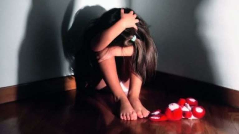 Μενίδι: Ασέλγησε στην εξάχρονη συμμαθήτρια του γιου του