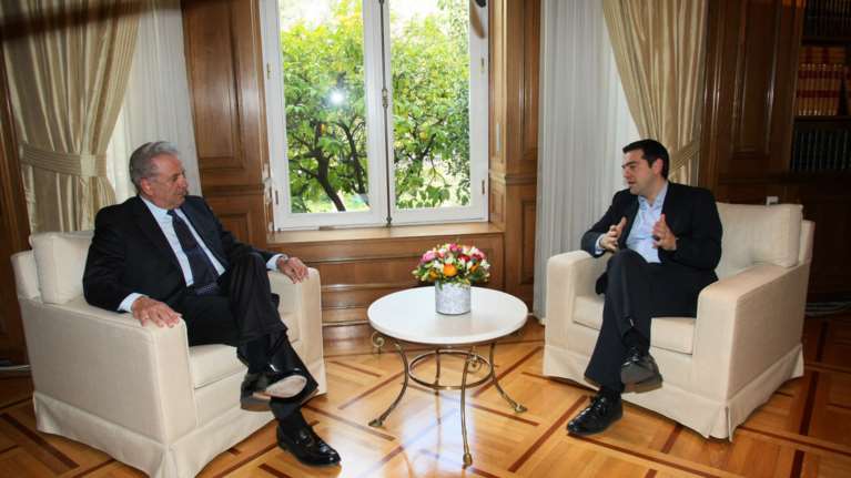 Τετ α τετ Τσίπρα- Αβραμόπουλου στο Μαξίμου για προσφυγικό &amp; Σένγκεν