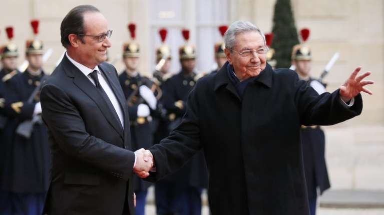 Ιστορική επίσκεψη Ραούλ Κάστρο στο Παρίσι