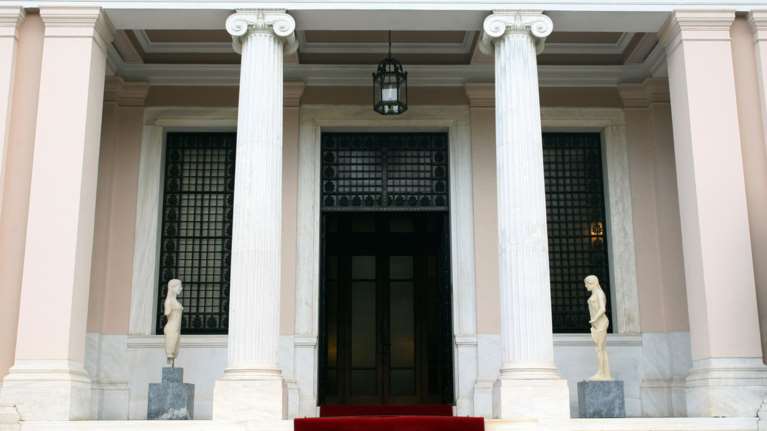 «Άλλα λόγια να ...αγαπιόμαστε» η απάντηση Μαξίμου σε Σόιμπλε