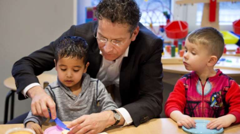 «Αλοιφή» έγινε ο σκληρός Ντάισελμπλουμ για τα παιδιά σε νηπιαγωγείο