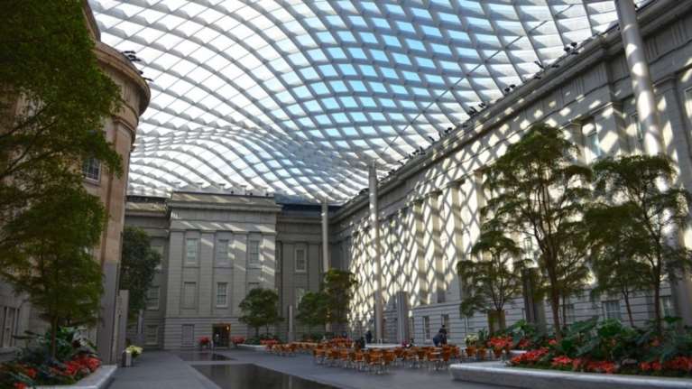 Δέκα υπέροχα sites για online ξεναγήσεις σε μουσεία κι εκθέσεις