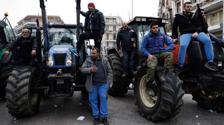 Μπλόκο διαρκείας σε εθνικές οδούς, τελωνεία και λιμάνια