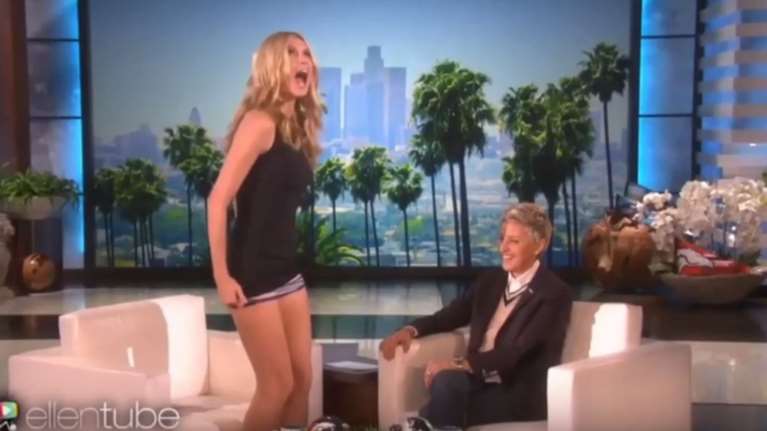 Το στριπτίζ της Χάιντι Κλουμ στο σόου της Ελεν Ντε Τζένερις [Βίντεο]