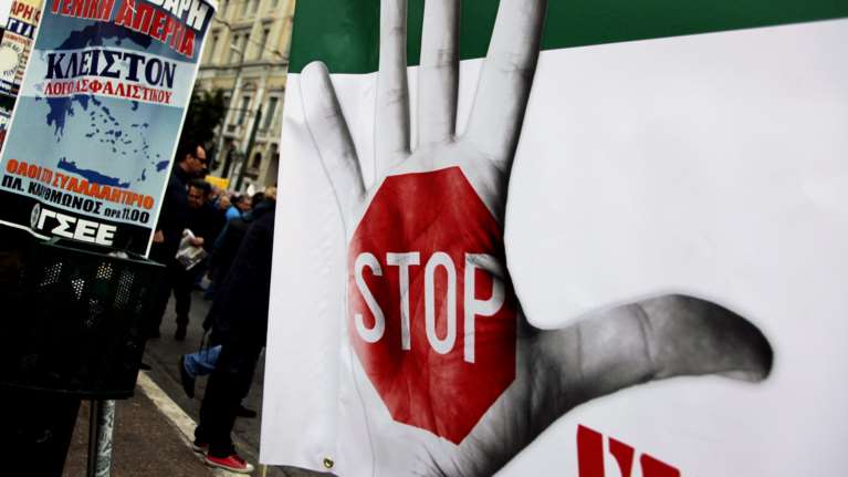 Γερμανός οικονομολόγος: Η υπομονή της ελληνικής κοινωνίας έχει εξαντληθεί