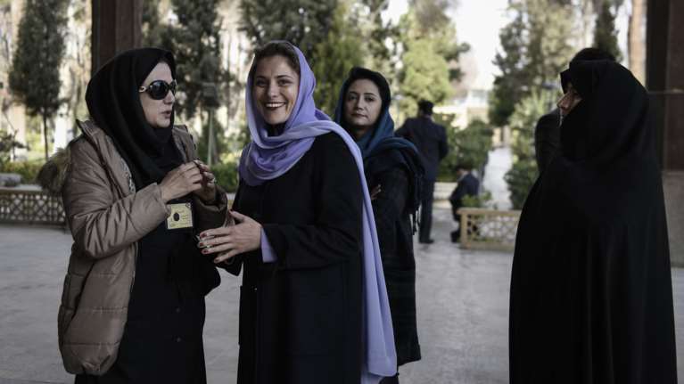 Ο Τσίπρας στο Εσφαχάν και η Μπέτυ Μπαζιάνα με μαντίλα