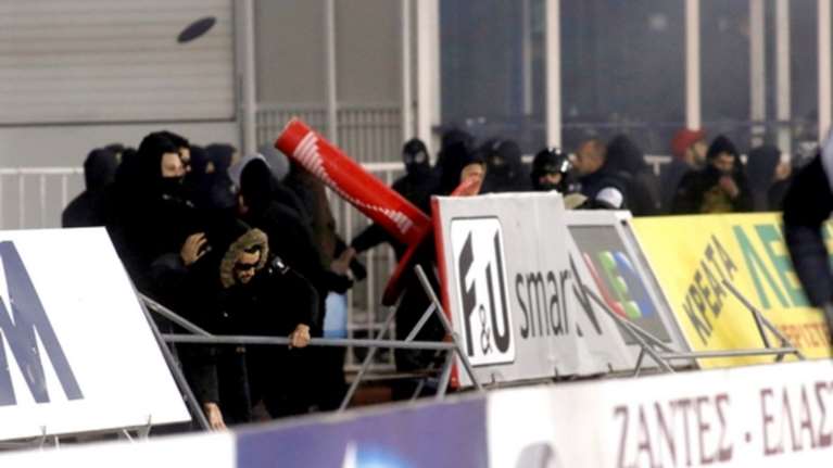 Μαχαίρωσαν οπαδό του Ατρόμητου στο ματς με την ΑΕΚ