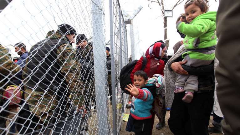 Δεύτερο φράχτη στην Ειδομένη στήνουν τα Σκόπια