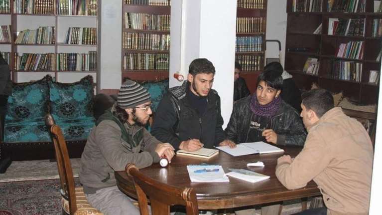 Η πρώτη βιβλιοθήκη των Σύρων προσφύγων