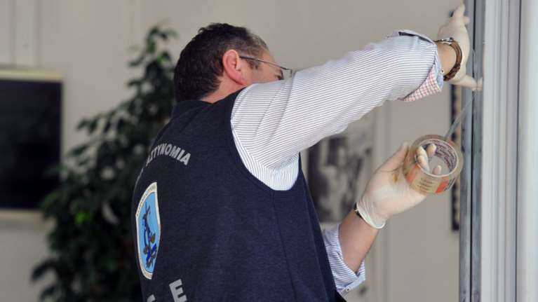 Περιμένουν να «μιλήσει» το DNA για τον 38χρονο αναρχικό