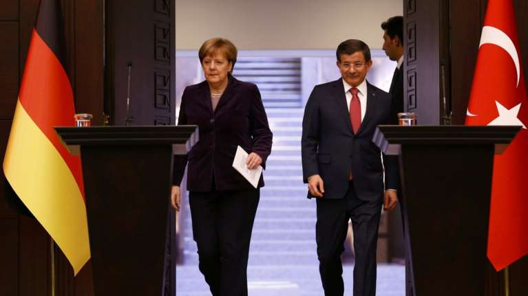 «Κερκόπορτα» Μέρκελ για κοινές περιπολίες στο Αιγαίο