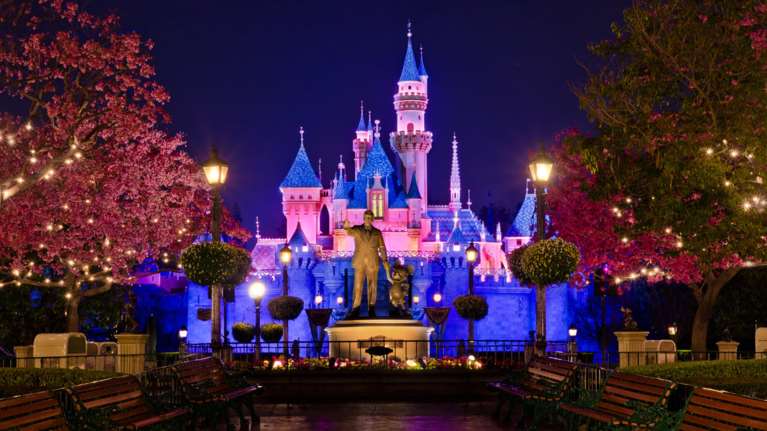 Η Disneyland ψάχνει 45 Ελληνες για δουλειά στο Παρίσι