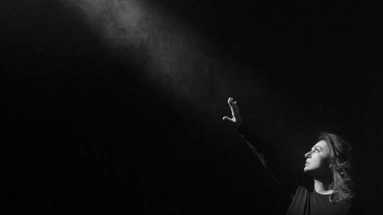 Η ζωή της Χαρούλας έγινε παράσταση. Δείτε εικόνες από τις πρόβες