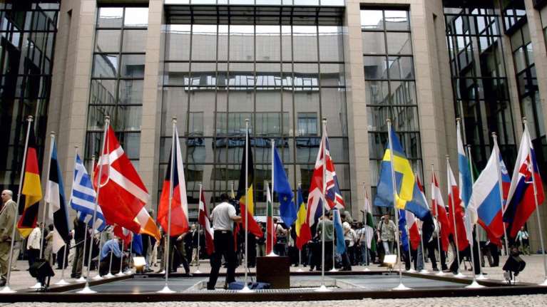 Με τις «ευλογίες» της ΕΕ η «κερκόπορτα» στο Αιγαίο