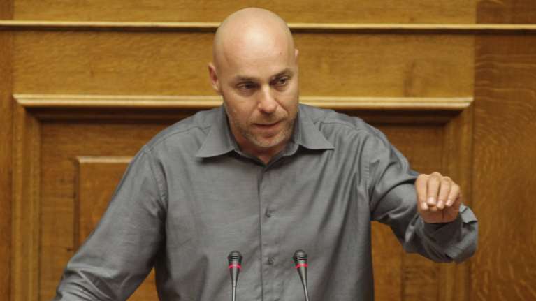 Ο Αμυράς κυνήγησε ληστές που είχαν κλέψει τουρίστα έξω από τη Βουλή