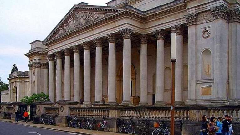 Η μυστηριώδης ιστορία του ιδρυτή ενός σπουδαίου μουσείου