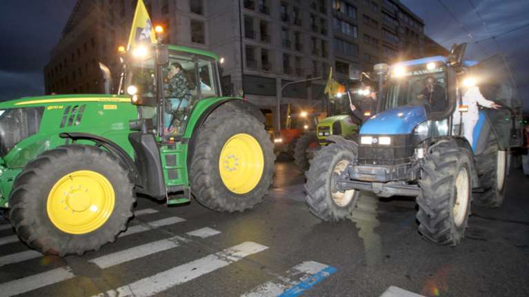 Τα τρακτέρ «οργώνουν» το κέντρο της Αθήνας- Βίντεο