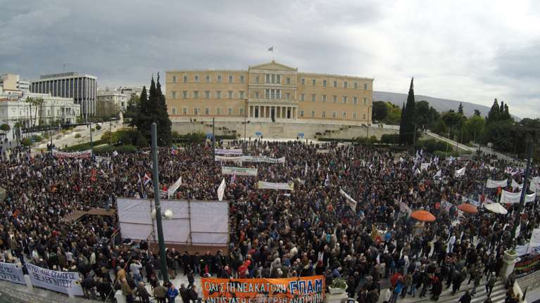 Οι αγρότες στο Σύνταγμα &amp; ο χρόνος πιέζουν τον Τσίπρα