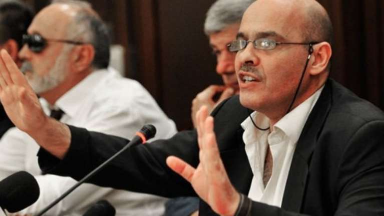 «Χάδια» από Μιχελογιαννάκη στην κρητική λεβεντιά: Δεν τσακίζεται