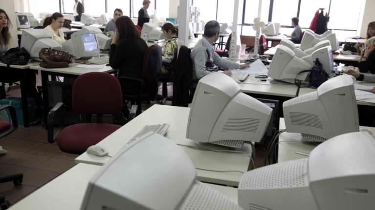 Παράθυρο για μονιμοποίηση χιλιάδων συμβασιούχων