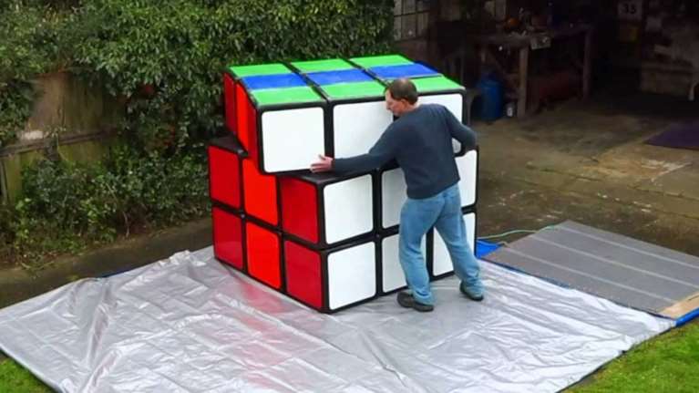 Αυτός είναι ο μεγαλύτερος Κύβος του Ρούμπικ του κόσμου video