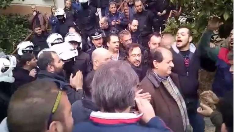 Συνοδεία αστυνομικών η έξοδος των βουλευτών του ΣΥΡΙΖΑ