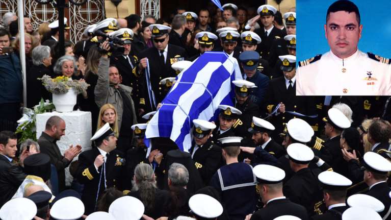 Οδύνη στην κηδεία του 34χρονου χειριστή του ελικοπτέρου που κατέπεσε