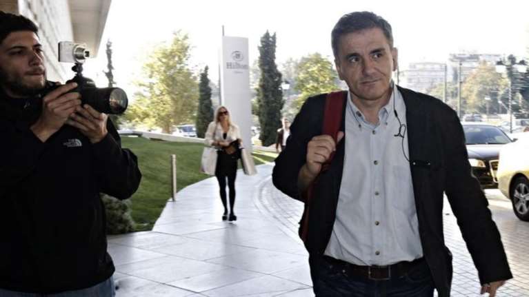 Οριστικά στοιχεία-Με ύφεση 0,66% έκλεισε το 2015, λείπουν άλλα 600 εκ.