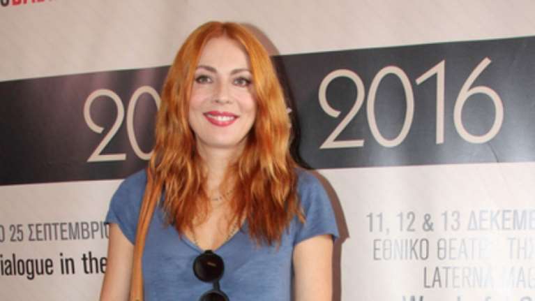 Η Σμαράγδα Καρύδη ντύθηκε νυφούλα!