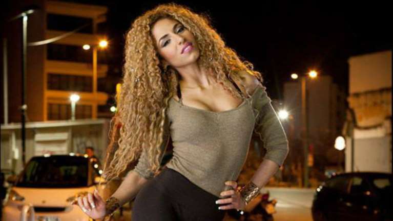 Η χορεύτρια που &quot;διεμβόλισε&quot; τα μπλόκα των αγροτών