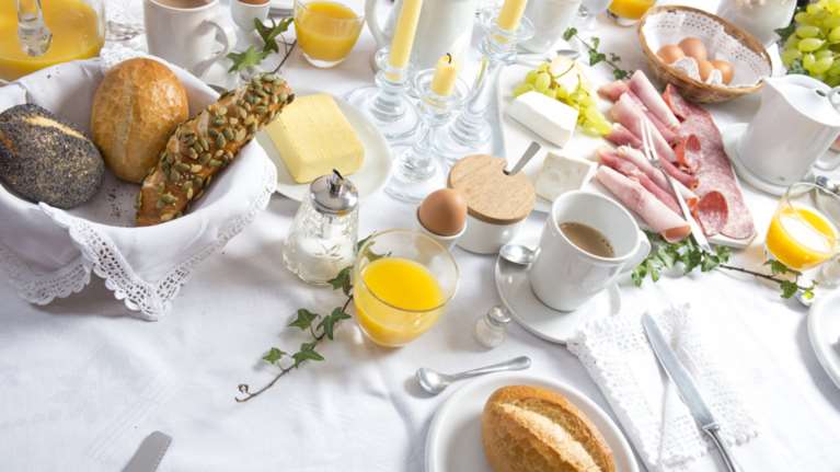 Τελικά το πρωινό είναι απαραίτητο ή να το παρακάμψω; Τι λένε οι ειδικοί