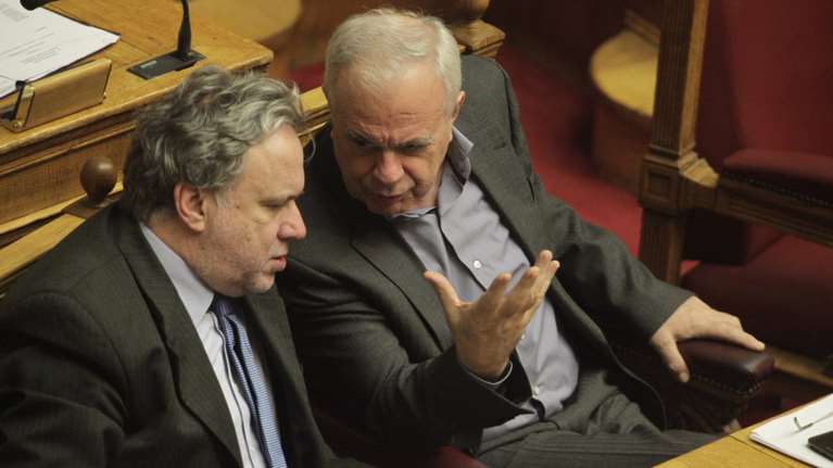 Kόκκινο πανί ο Αποστόλου, κίτρινο ο...Κατρούγκαλος