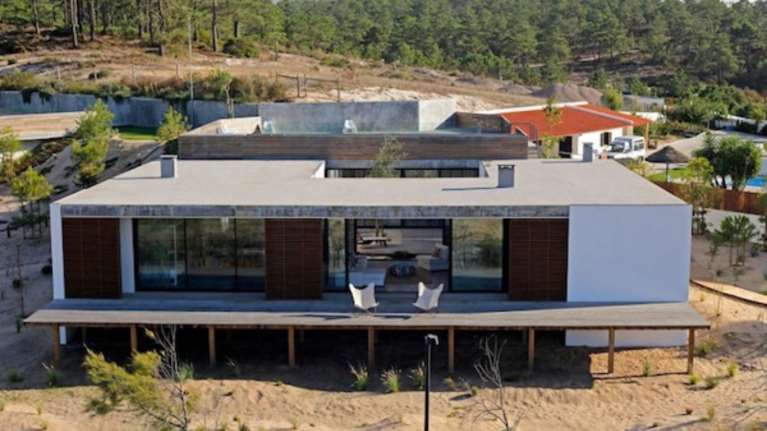 Ενα «παλάτι» χτισμένο πάνω στην άμμο