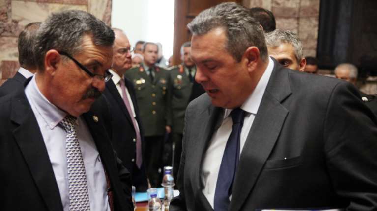 Οι διάλογοι της ντροπής με τους Χρυσαυγίτες στη Βουλή