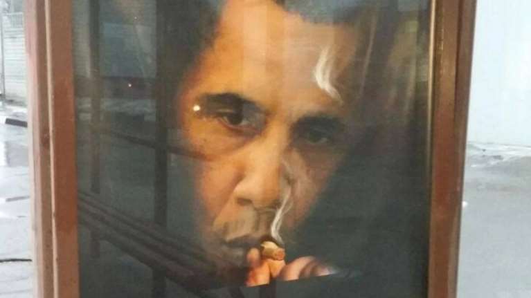 Σοκάρει αφίσα στη Μόσχα:Το κάπνισμα σκοτώνει πιο πολλούς και από τον Ομπάμα