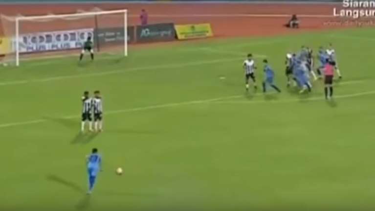 Ούτε με τηλεκατεύθυνση δεν μπαίνει τέτοιο γκολ! (video)