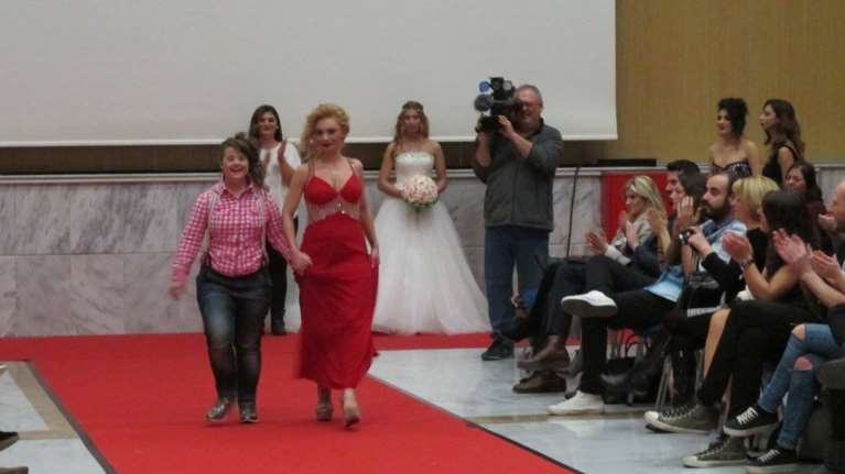 Κορίτσια με σύνδρομο Down έλαμψαν σε μια διαφορετική πασαρέλα στη Θεσ/νίκη