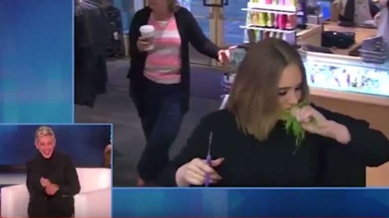 Η επική φάρσα της Αντέλ σε κατάστημα χυμών με υποβολέα την Ντε Τζένερις!