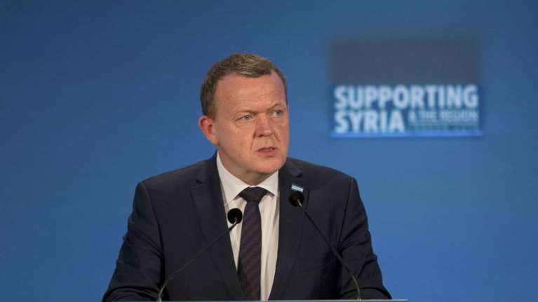 Συνέβη κι αυτό:Κατηγορούν πρωθυπουργό γιατί πέταξε με φτηνή εταιρία