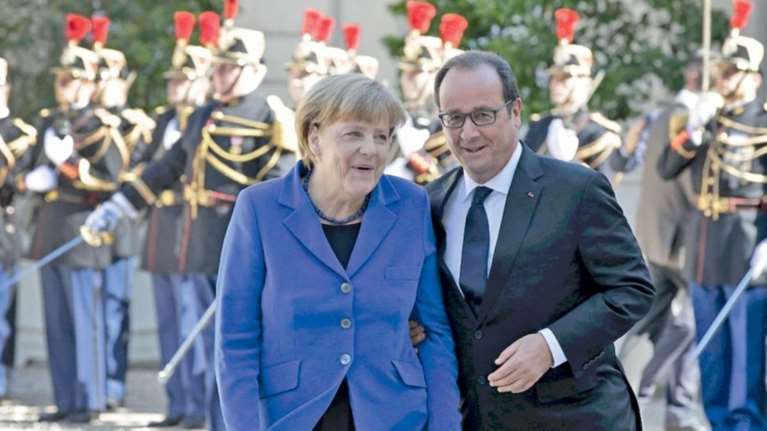 Δείπνο Μέρκελ - Ολάντ με μενού το Grexit