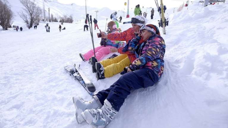 Νέα μόδα: Σκι στις χιονισμένες βουνοπλαγιές του Ιράν