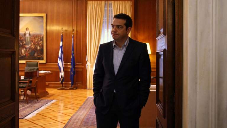 Στη μέγγενη αγροτών και προσφυγικού η κυβέρνηση