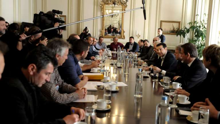 Μαραθώνια συνάντηση Τσίπρα-αγροτών στο Μαξίμου