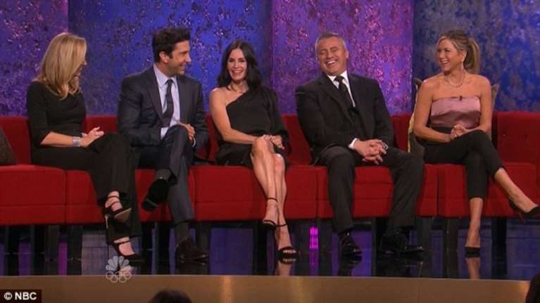 Tα Φιλαράκια ξανά μαζί- τα δάκρυα της Τζένιφερ Ανιστον